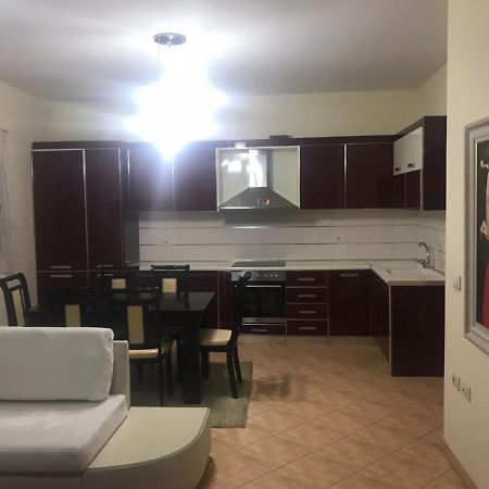 Lovely 2 Bedroom Apartment Tirana Exterior photo