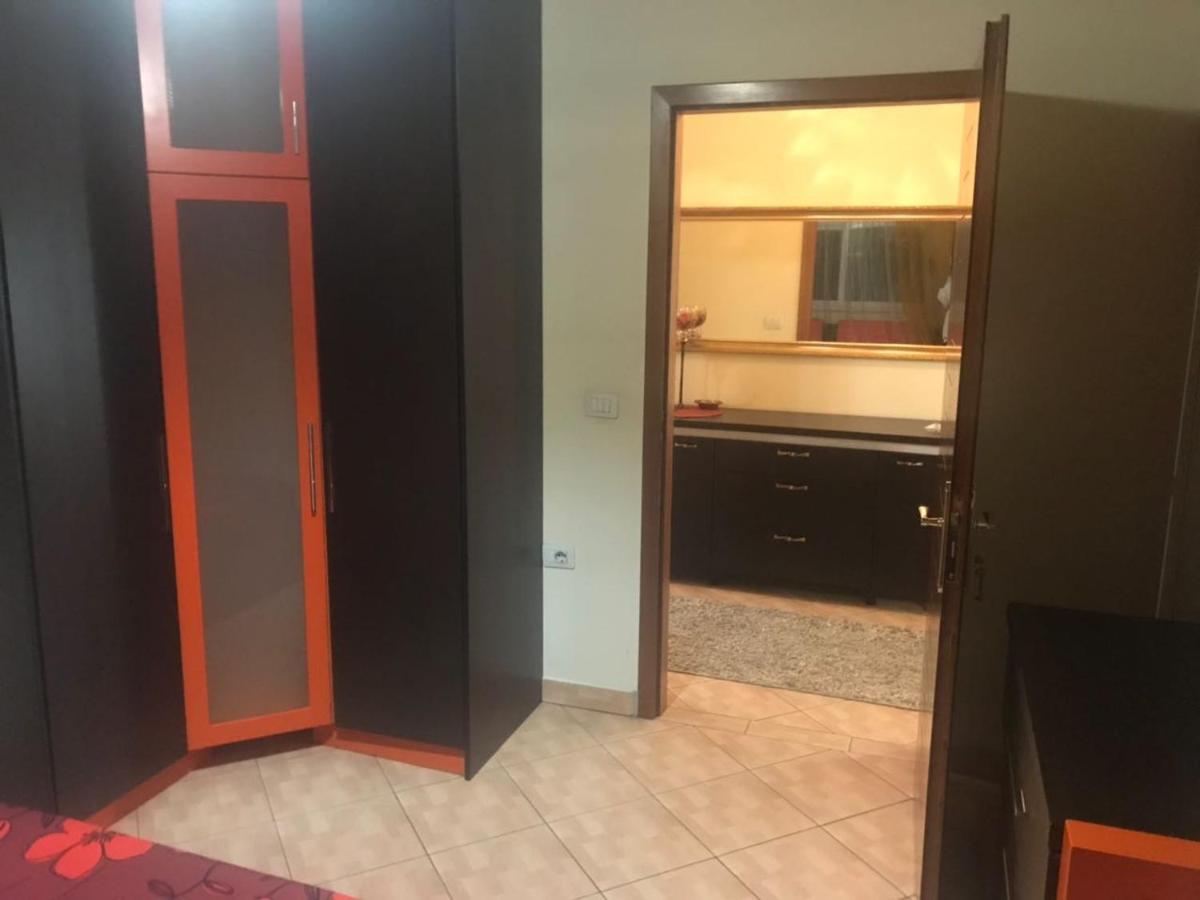 Lovely 2 Bedroom Apartment Tirana Exterior photo
