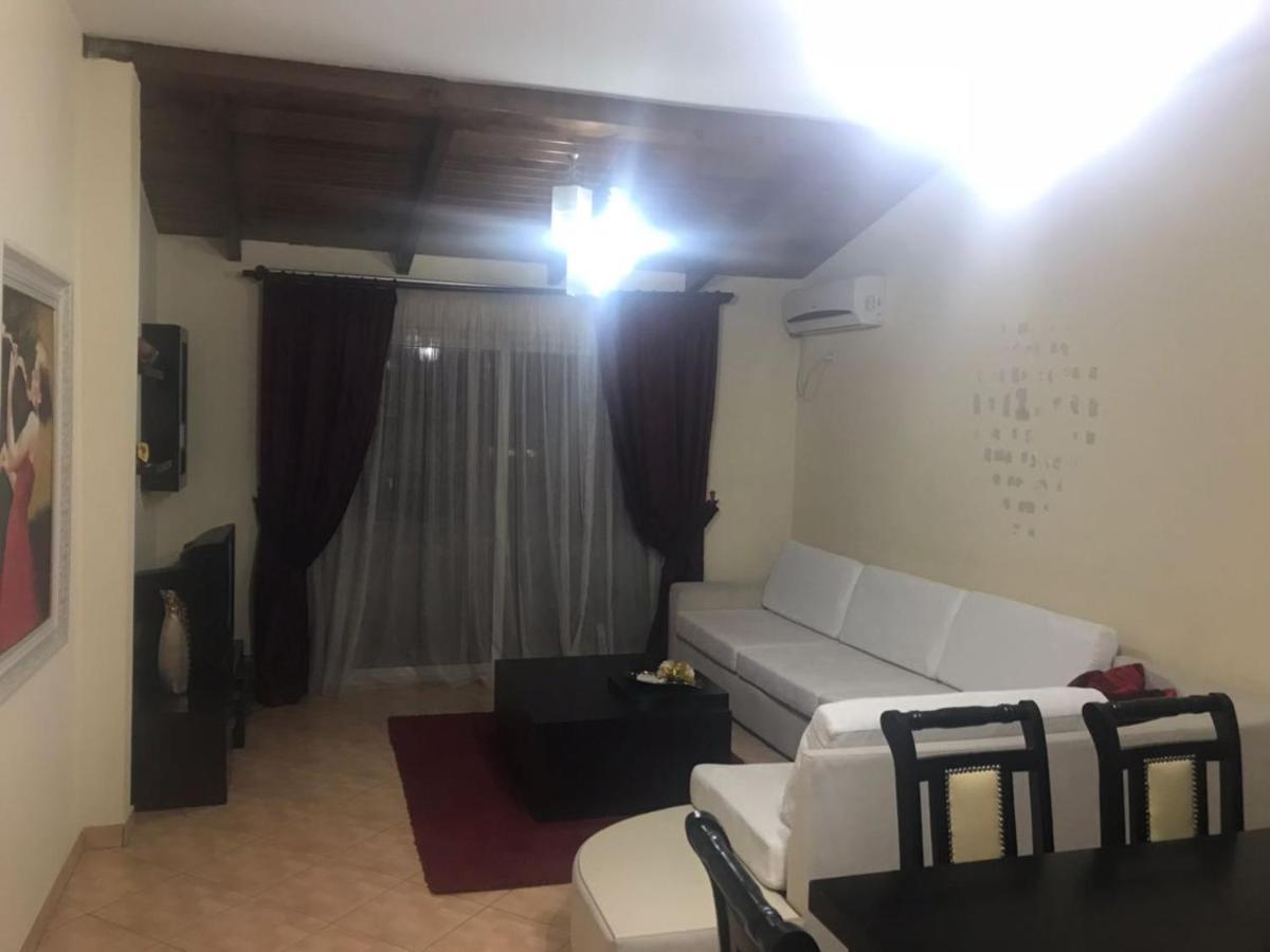Lovely 2 Bedroom Apartment Tirana Exterior photo