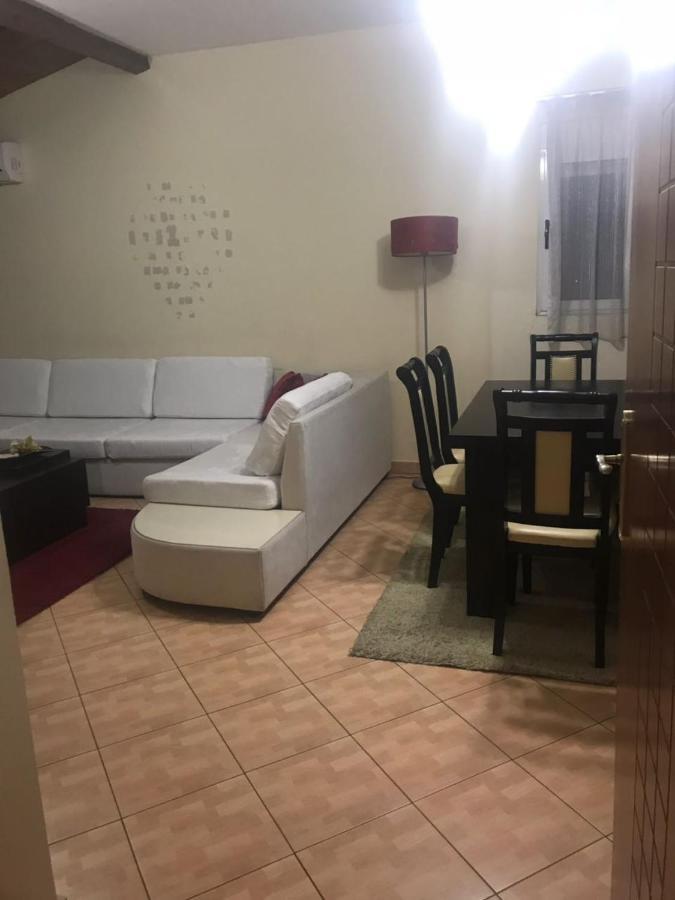Lovely 2 Bedroom Apartment Tirana Exterior photo