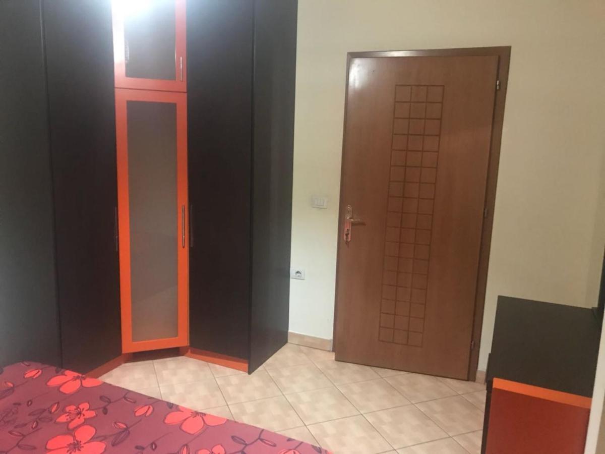 Lovely 2 Bedroom Apartment Tirana Exterior photo