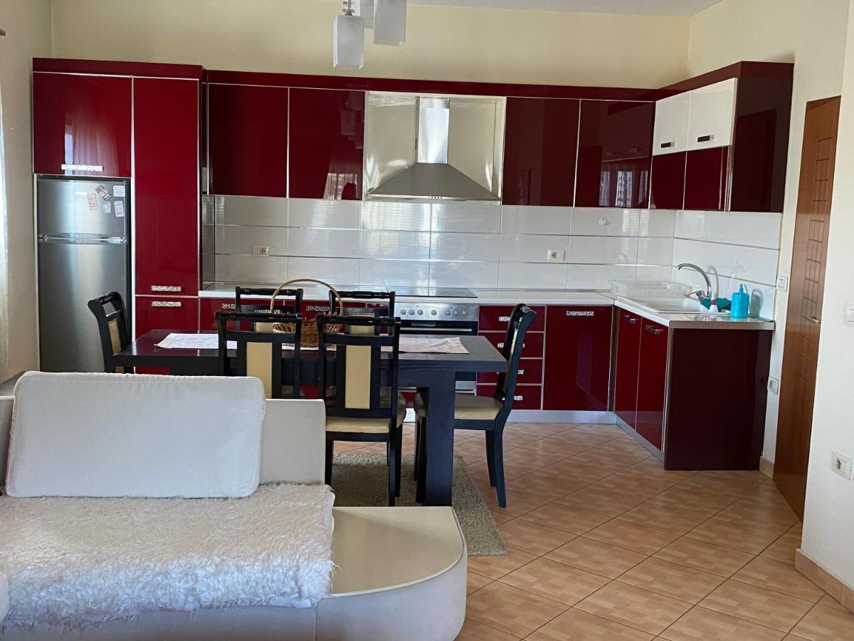 Lovely 2 Bedroom Apartment Tirana Exterior photo