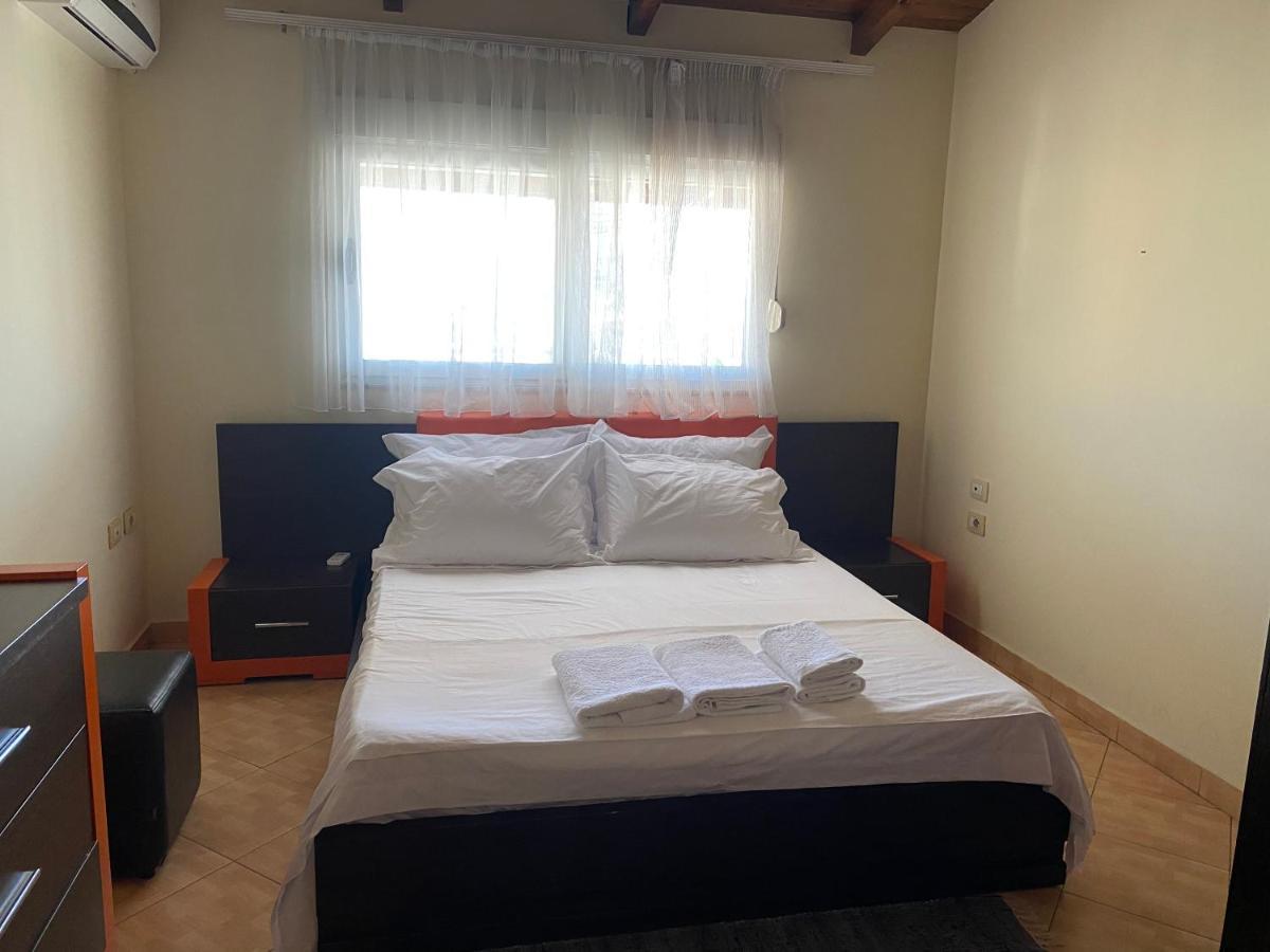 Lovely 2 Bedroom Apartment Tirana Exterior photo