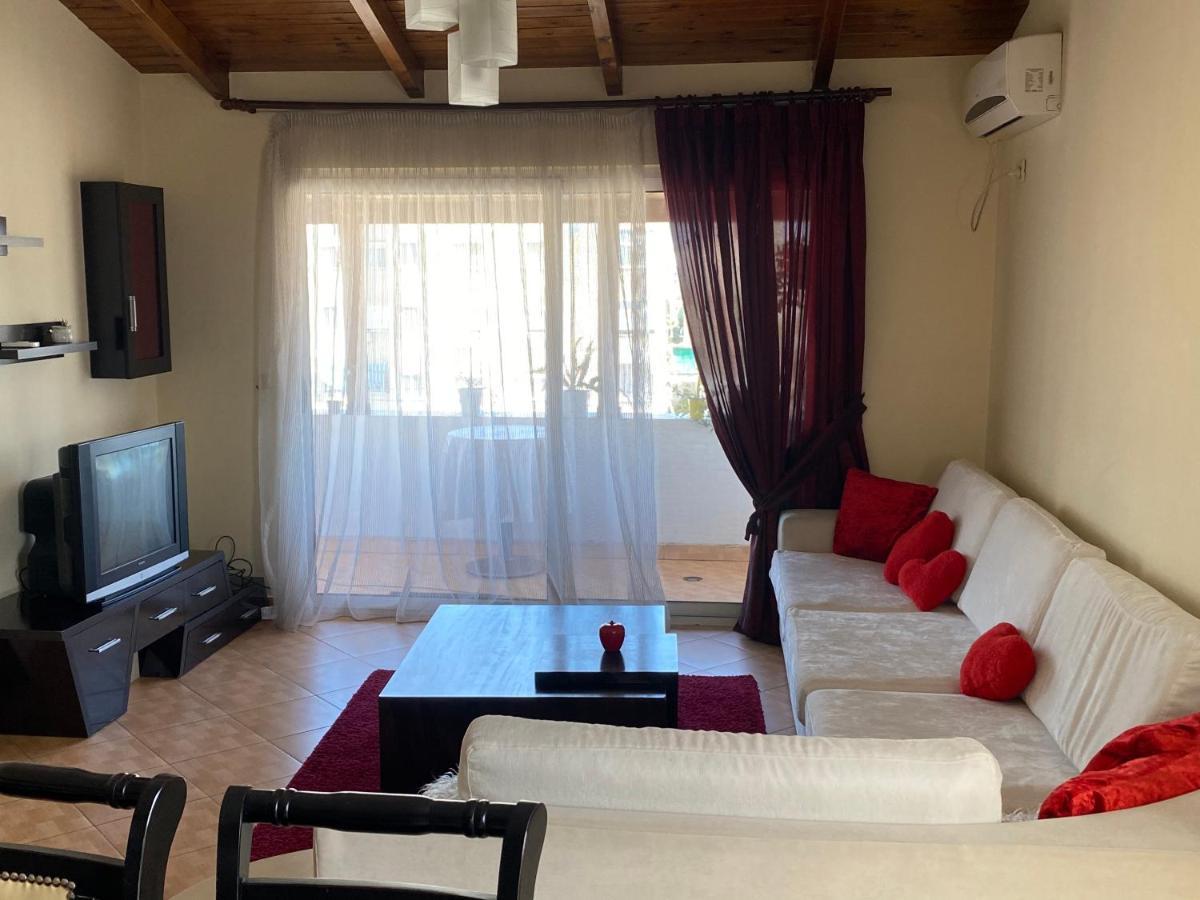 Lovely 2 Bedroom Apartment Tirana Exterior photo